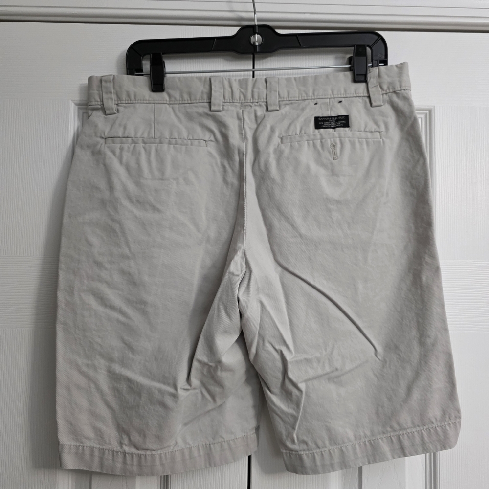 Banana Republic Flat Front Chino Shorts Gray Mens 33 7” Inseam - Picture 2 of 4